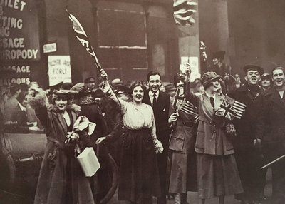 Armistice day celebrations London 1918